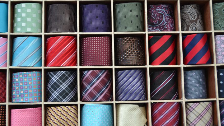 Sztuka wiązania krawata: Najpopularniejsze i najefektowniejsze węzły