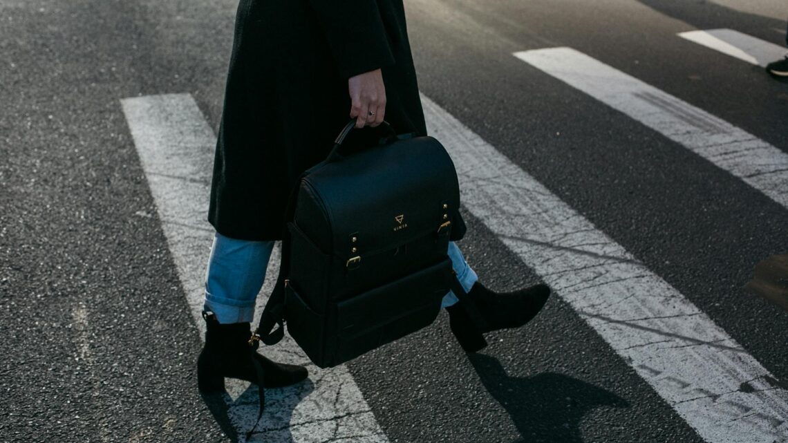 Torebki czarne damskie: ikona stylu i sekret wszechstronności Torebki czarne damskie: ikona stylu i sekret wszechstronności