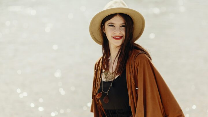 Czekoladowy brąz – najmodniejszy kolor sezonu i jego stylowe oblicza