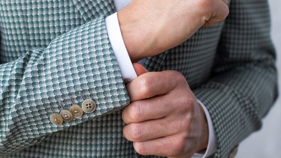 Garnitur idealny – dlaczego szycie na miarę to najlepszy wybór dla nowoczesnego mężczyzny?